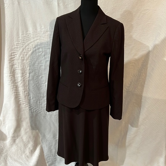 Jones New York Dresses & Skirts - Jones New York Suit, skirt suit set, size 6